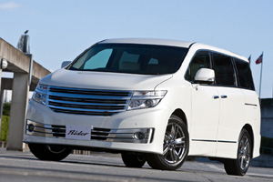 Новое поколение Nissan Elgrand уже в продаже 