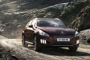 Официальное фото внедорожного Peugeot 508