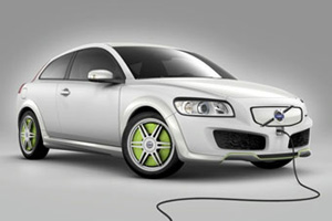 Volvo C30 зарядят электричеством