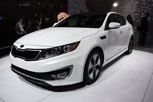 Kia показал гибридный седан Optima