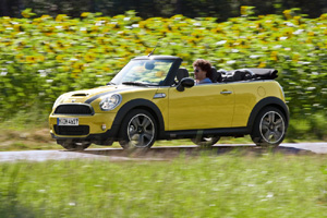 Mini Cabrio презентуют в центре Москвы