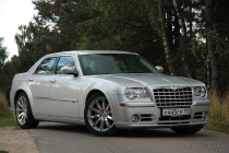 Chrysler 300C SRT8: лови волну