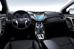 Hyundai Elantra нового поколения показал интерьер 