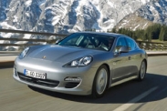 Гибридный Porsche Panamera подключат к розетке 