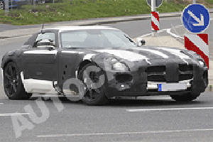 Mercedes SLS попался шпионам