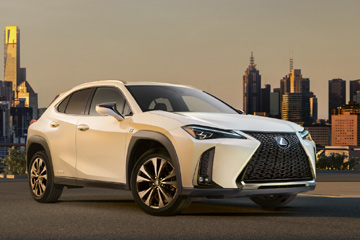 Lexus показал свой самый маленький кроссовер