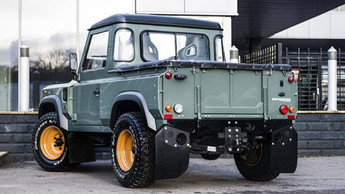 Land Rover Defender 