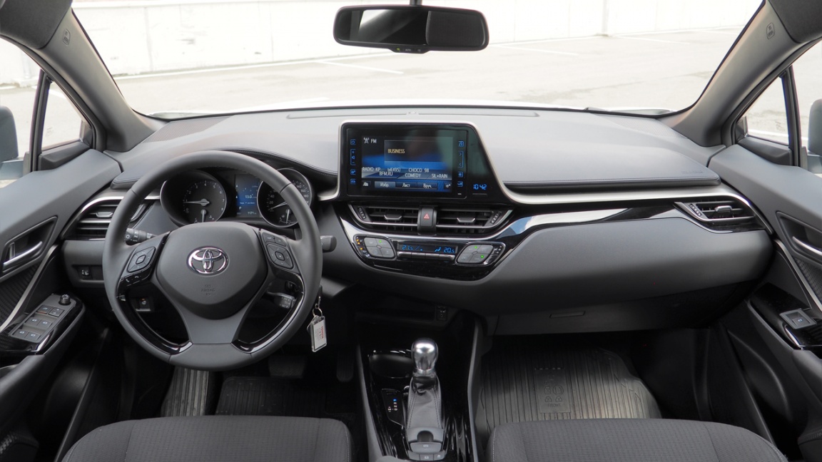 Toyota C-HR: Чем не Prius?