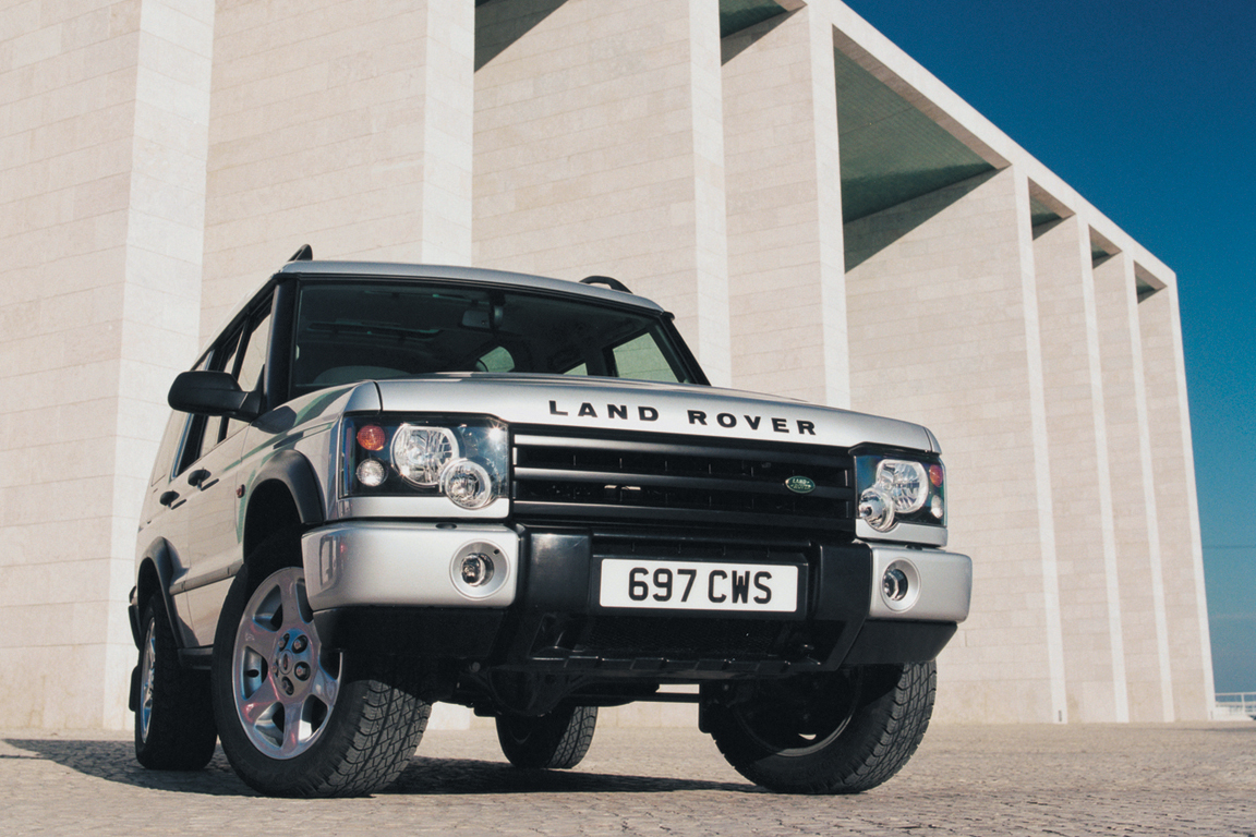 Тд дискавери. Ленд Ровер Дискавери 2. Ленд Ровер Дискавери 2 2004. Range Rover Discovery 4. Land Rover Discovery 1.