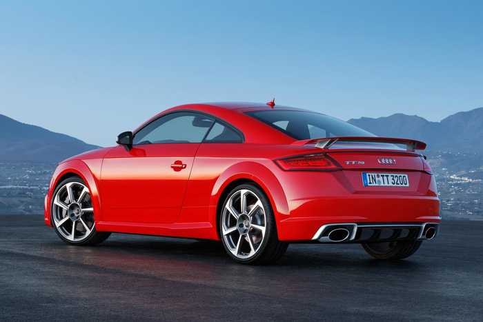 Audi tts красного цвета