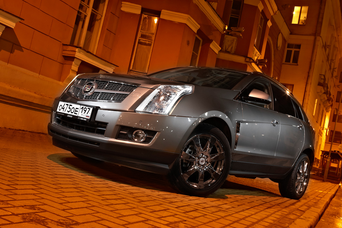 Cadillac SRX 2012: Найди десять отличий