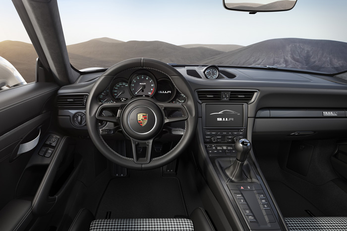 Лимитированную версию Porsche 911R показали в Женеве
