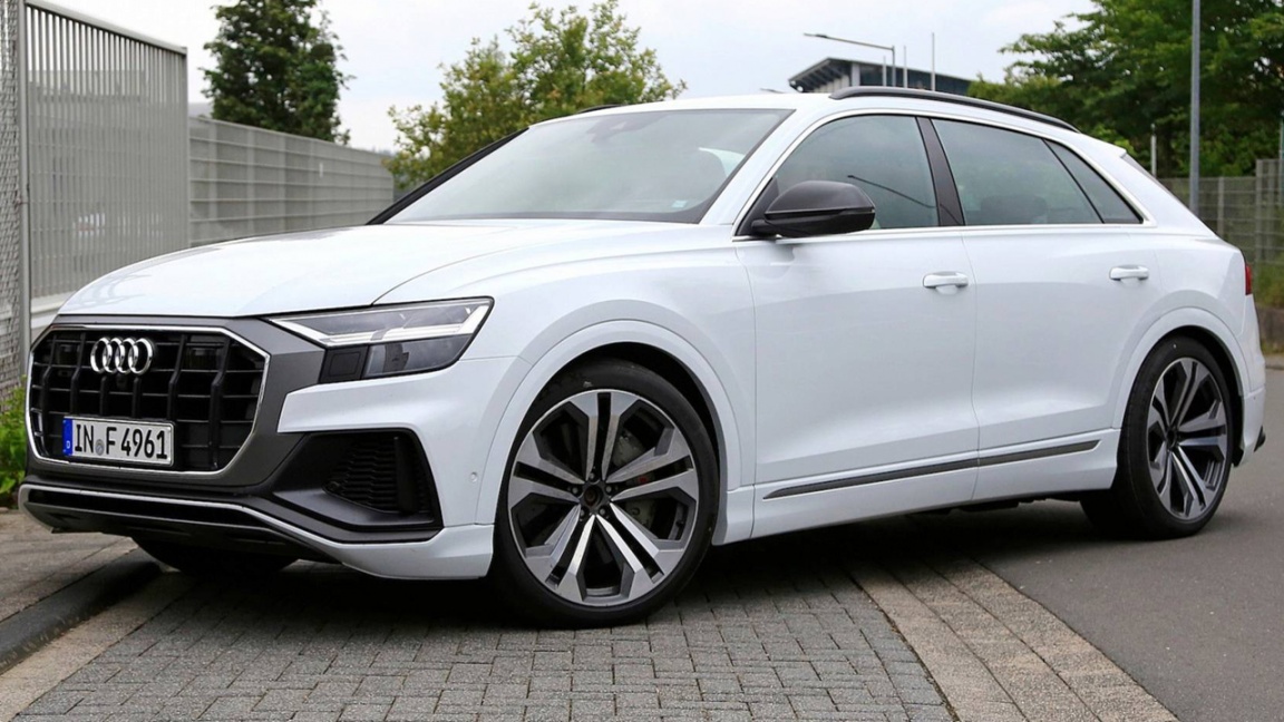 «Заряженый» Audi SQ8 без камуфляжа 