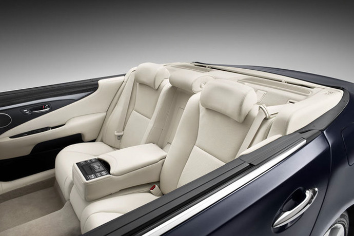lexus-ls600h-laudolet - inside.jpg